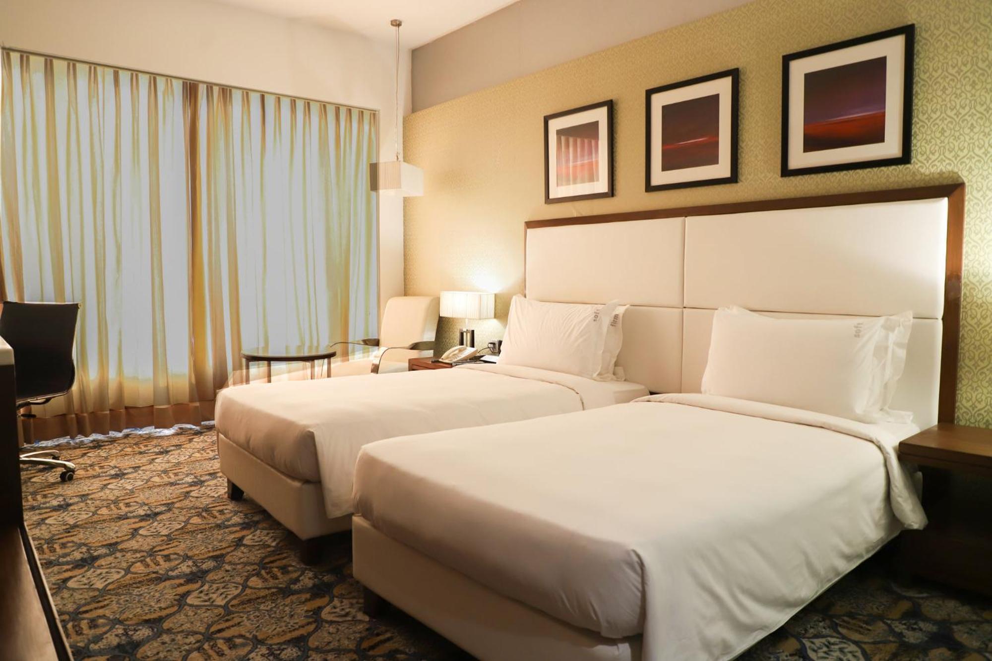 Holiday Inn Chandigarh Panchkula, An Ihg Hotel Esterno foto A room at the hotel