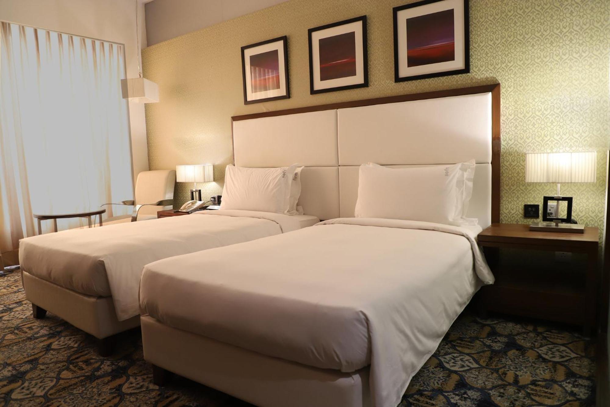 Holiday Inn Chandigarh Panchkula, An Ihg Hotel Esterno foto A room at the hotel